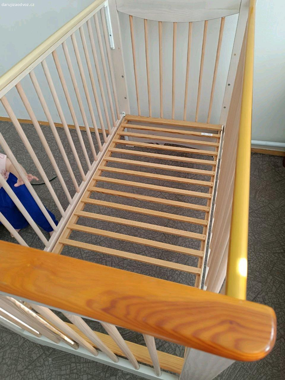 Dětská postýlka. Dětská postýlka. Je velmi dobře zachovalá.
