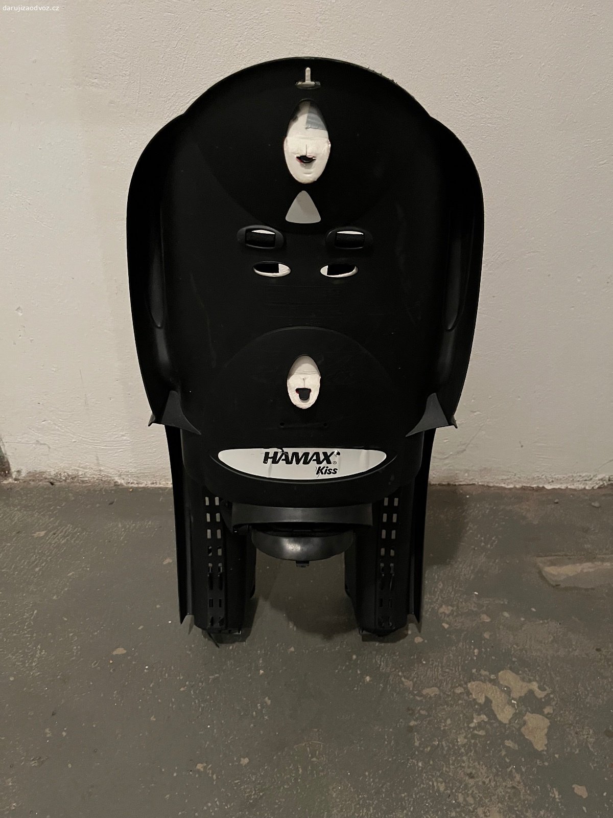 Dětská sedačka na kolo. Daruji za odvoz dětskou sedačku na kolo značky Hamax. Nosnost 15 kg. Používaná, ale funkční.