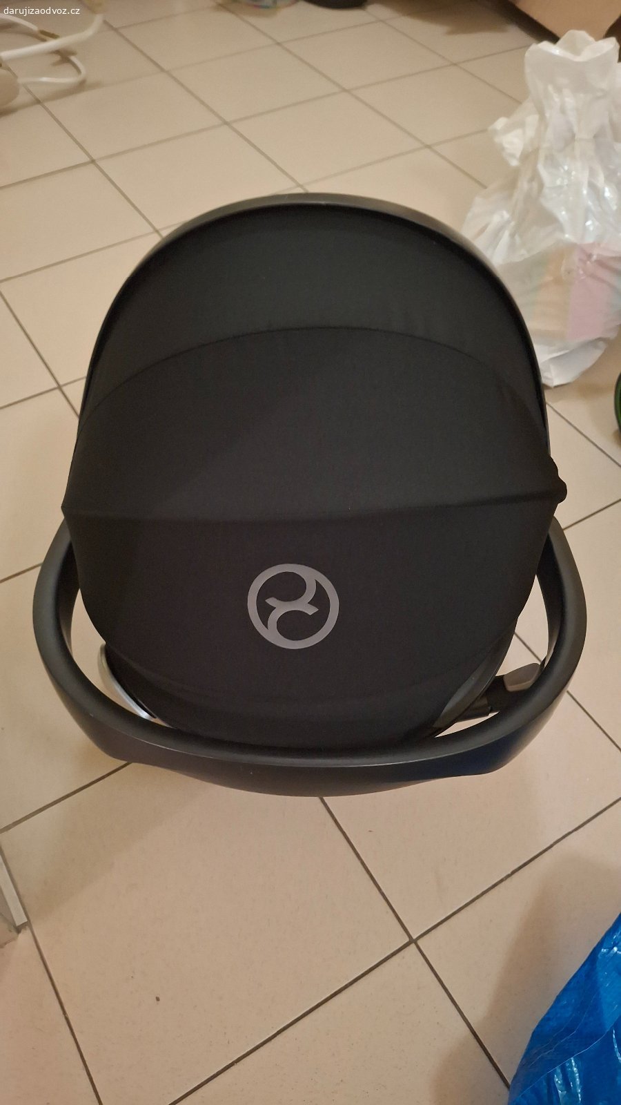 Dětská sedačka vajíčko Cybex. Daruji za odvoz. Velice dobrý stav.