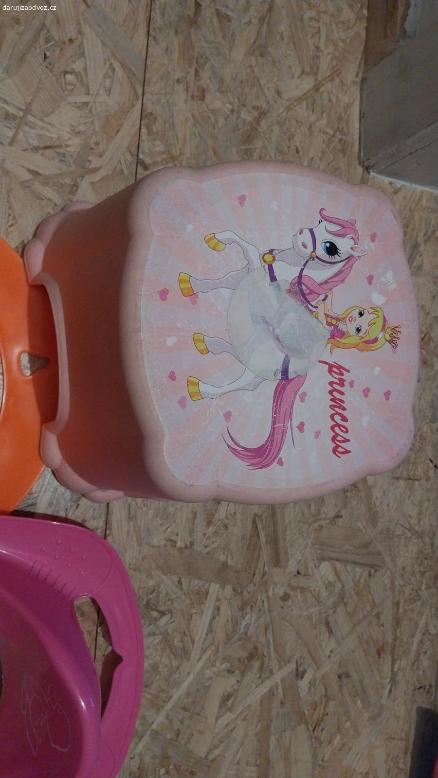 dětská stolička. dětské záchodové prkénko a stolička