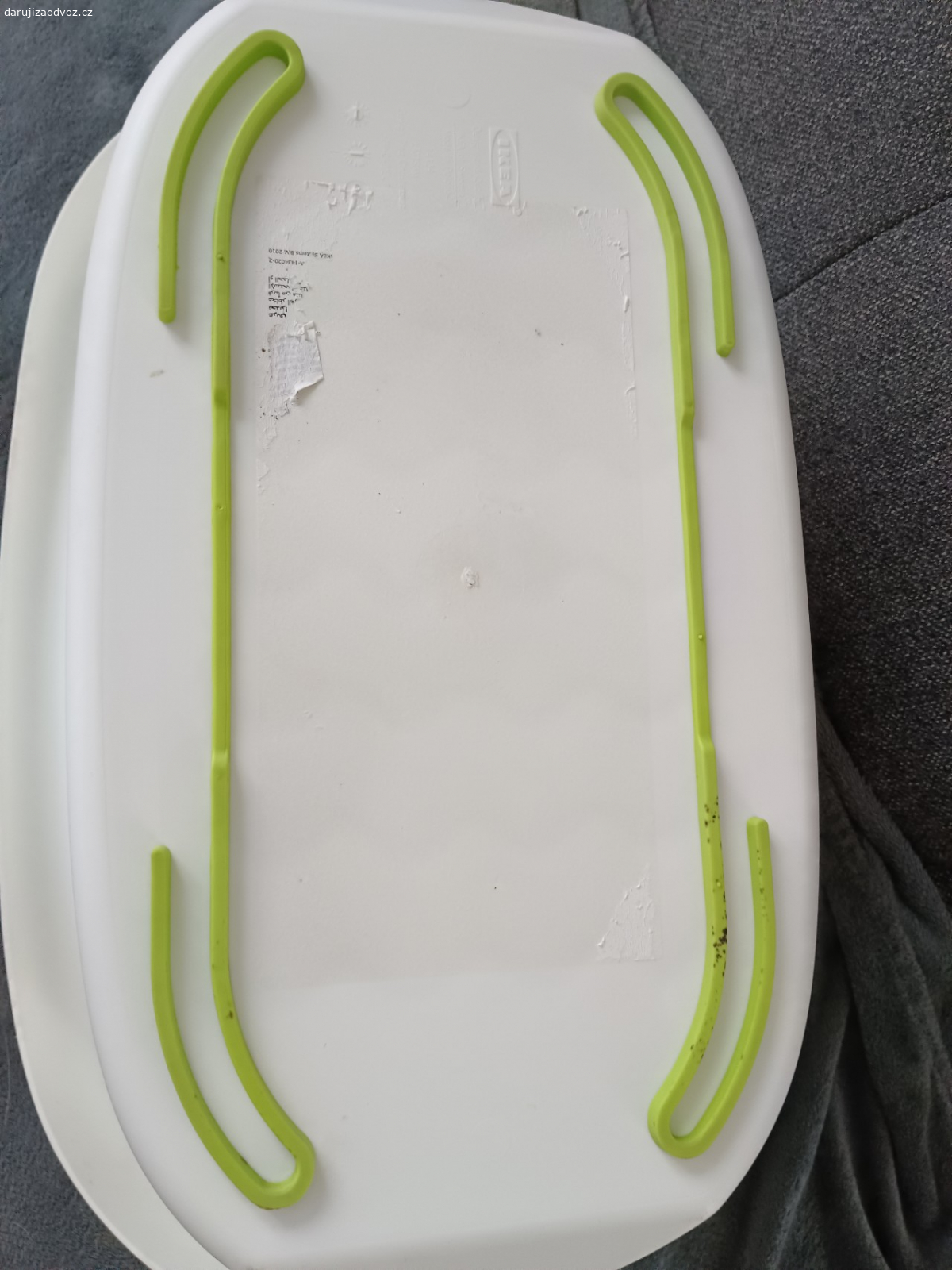dětská vanička ikea. poškrábane kraje a ze spodu je taková ta koupelnová plíseň.