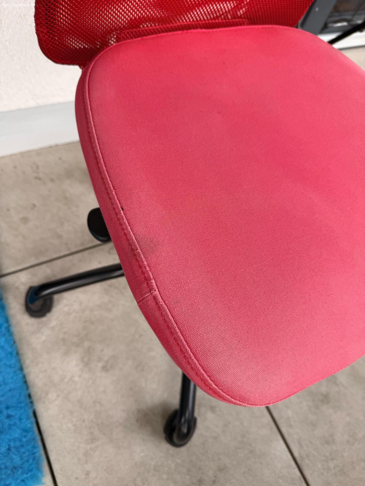 detska zidle k pc. darujeme mensi židli k pc ke stolku nastavitelná, sedeli jsme na ni primarne my ale mame nove tak nejakemu diteti do pokojiku