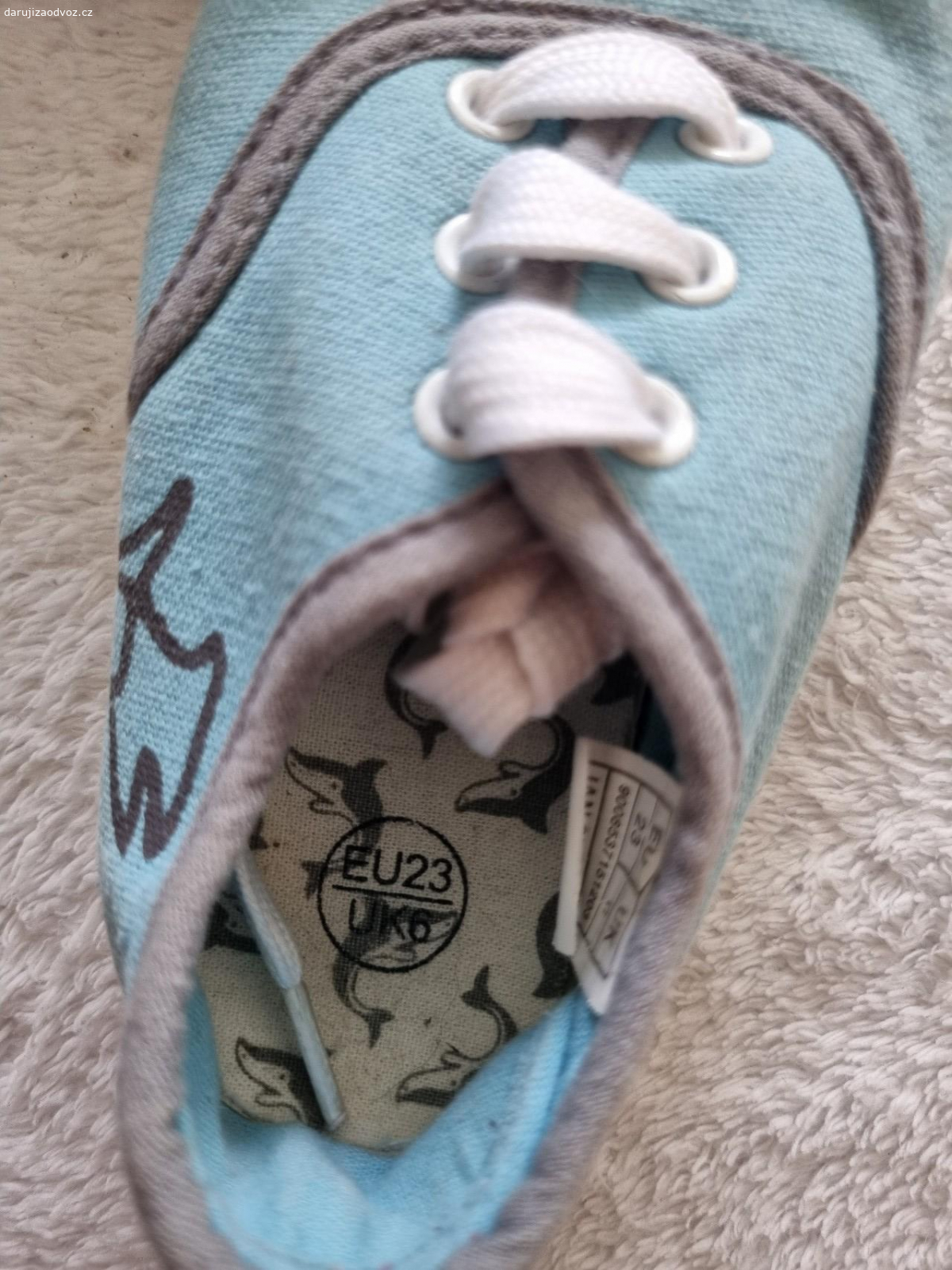 Dětské botičky velikost 23 a 24. Nabízím detske botičky. 
Možnost zaslání za kód balikovna/zasilkovna.