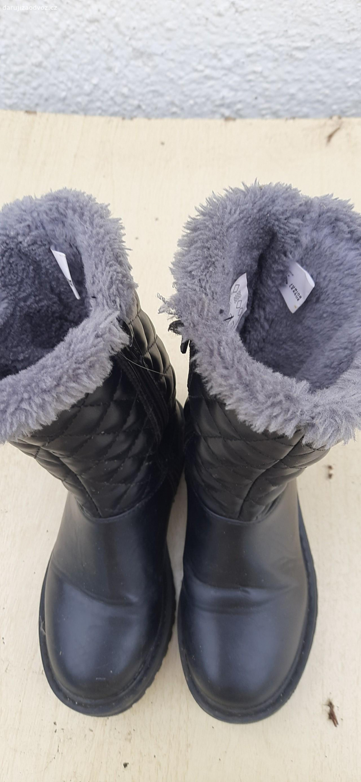 dětské boty 27 až 32. přenechám dětské boty na podzim zimu i léto velikost 27 až 32 některé použité a některé nové. osobní odběr Orlická ulice 252 Hradec Králové