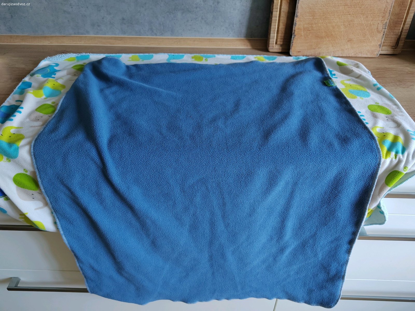 Dětské deky. Dvě fleecové deky do kočárku nebo do postýlky.
Neposílám.