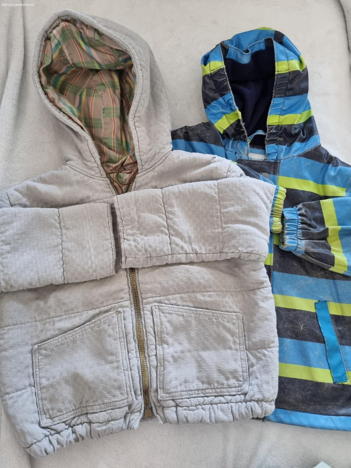 Detske oblečení velikost 92. Nabízím detske oblečení velikost 92.
Oblečení je na donoseni (dirky, flíčky).
Možnost zaslání za kód balikovna/zasilkovna.