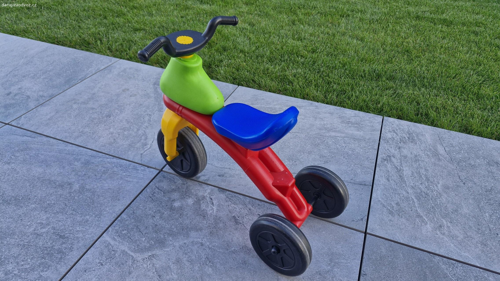 Dětské odrážedlo. Dětské odrážedlo