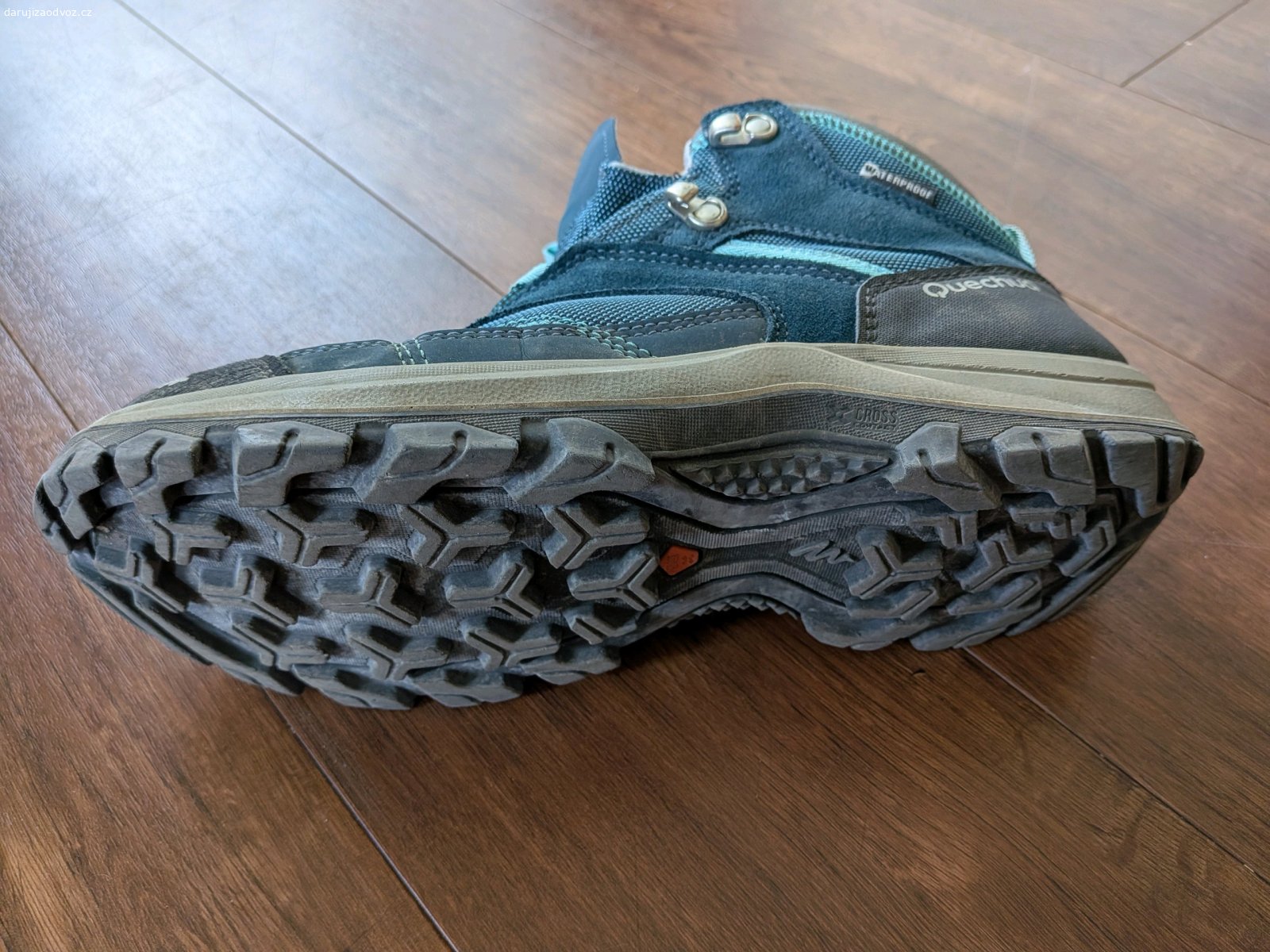 Dětské outdoorové boty. Dětské boty do terénu zn. Quechua (Decathlon). EUR velikost 42, US 10.5. Používané, ale v dobrém stavu.