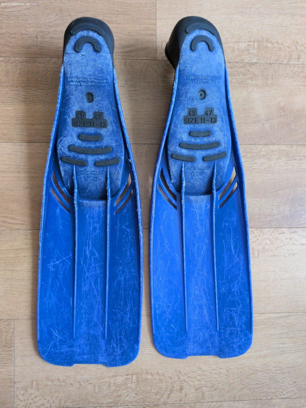 Dětské ploutve. Plastové ploutve, délka 57 cm, velikost boty 45-47 (11-13).