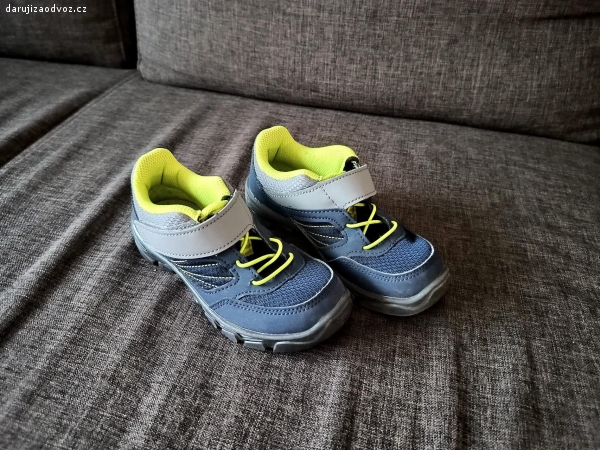 Dětské sportovní boty, vel 30. Přenechám dětské sportovní boty Quechua, velikost 30, nenošené. Jen osobní odběr.