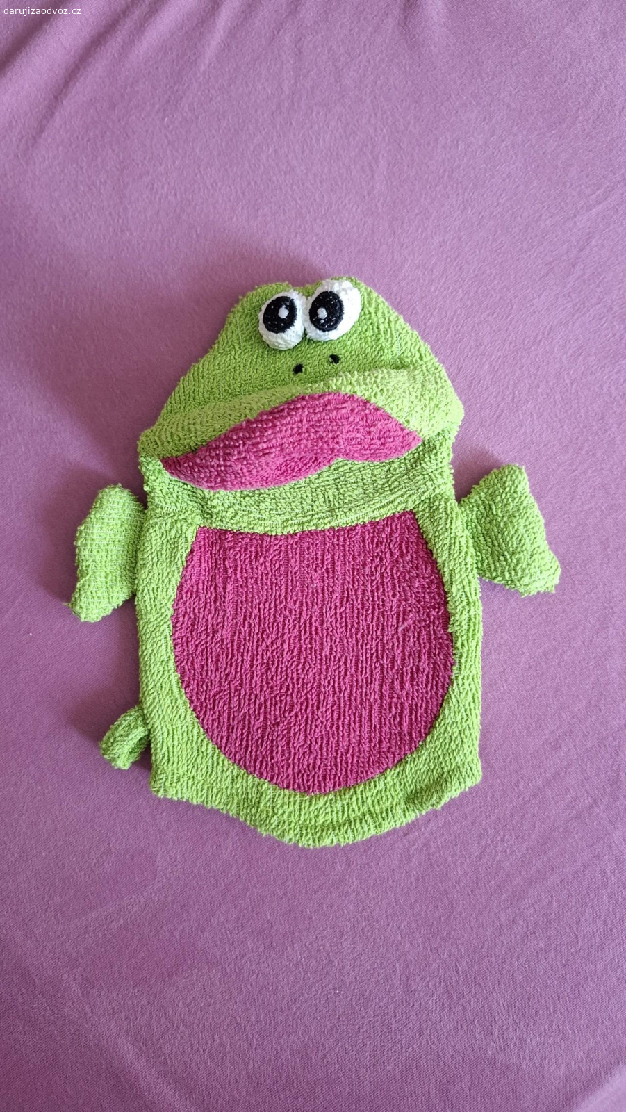 Dětské tepláky, slipy.. Daruji za odvoz dětské tepláky vel.110 a slipy vel.104,116,dětskou žínku.
Pouze osobní převzetí v Ostrém Kameni.