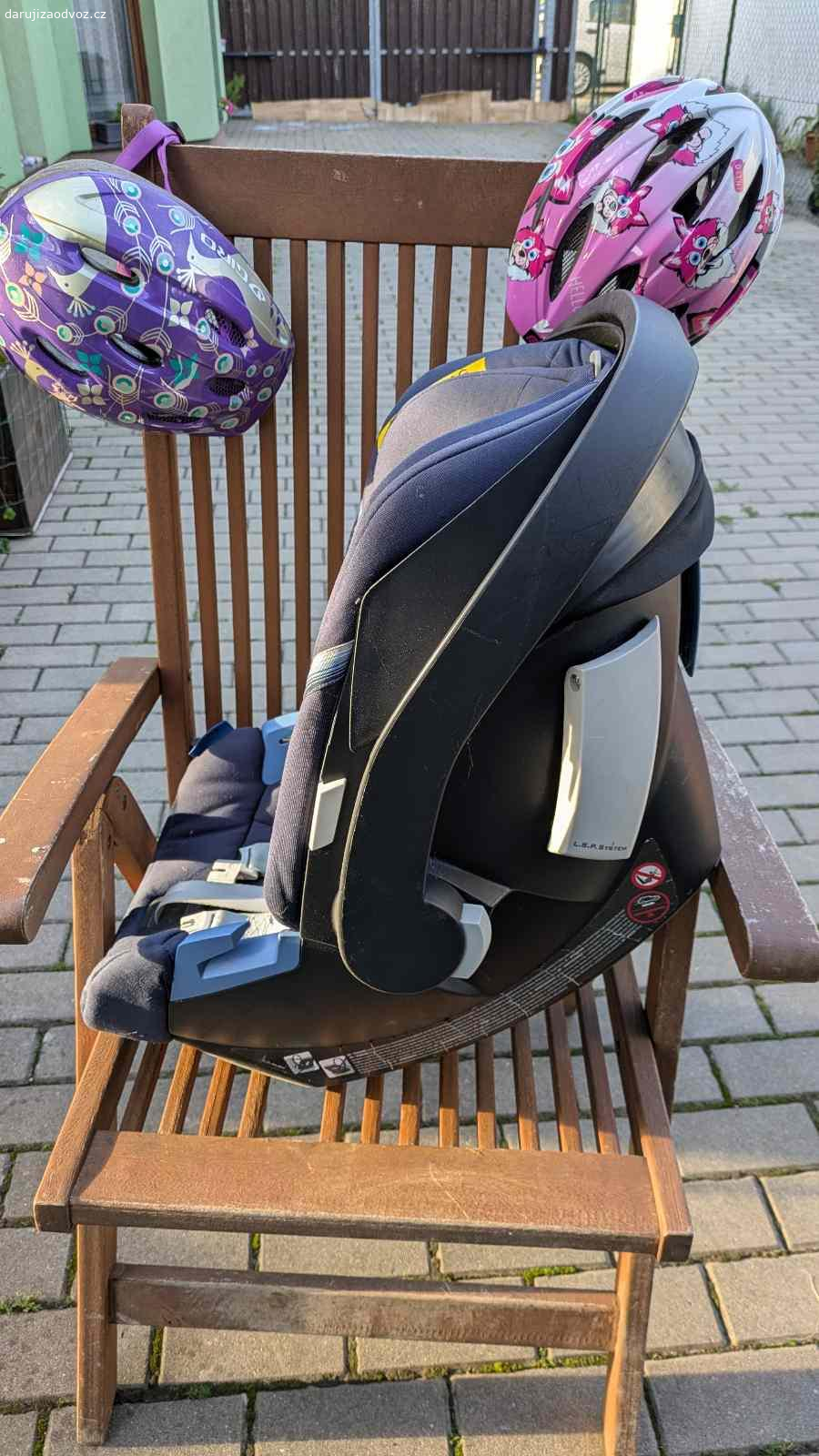 Dětské vajíčko Cybex + 2 dětské přilby. Použité, nicméně nepoškozené a určitě ještě poslouží