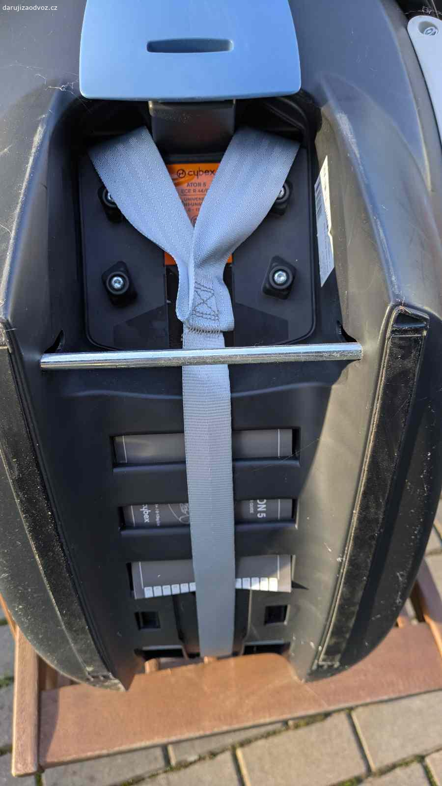 Dětské vajíčko Cybex + 2 dětské přilby. Použité, nicméně nepoškozené a určitě ještě poslouží