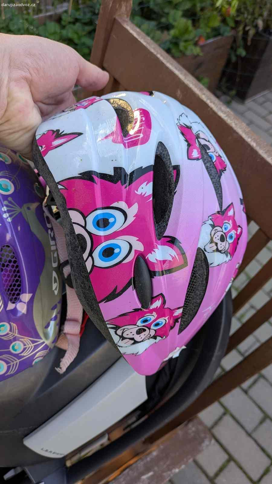 Dětské vajíčko Cybex + 2 dětské přilby. Použité, nicméně nepoškozené a určitě ještě poslouží