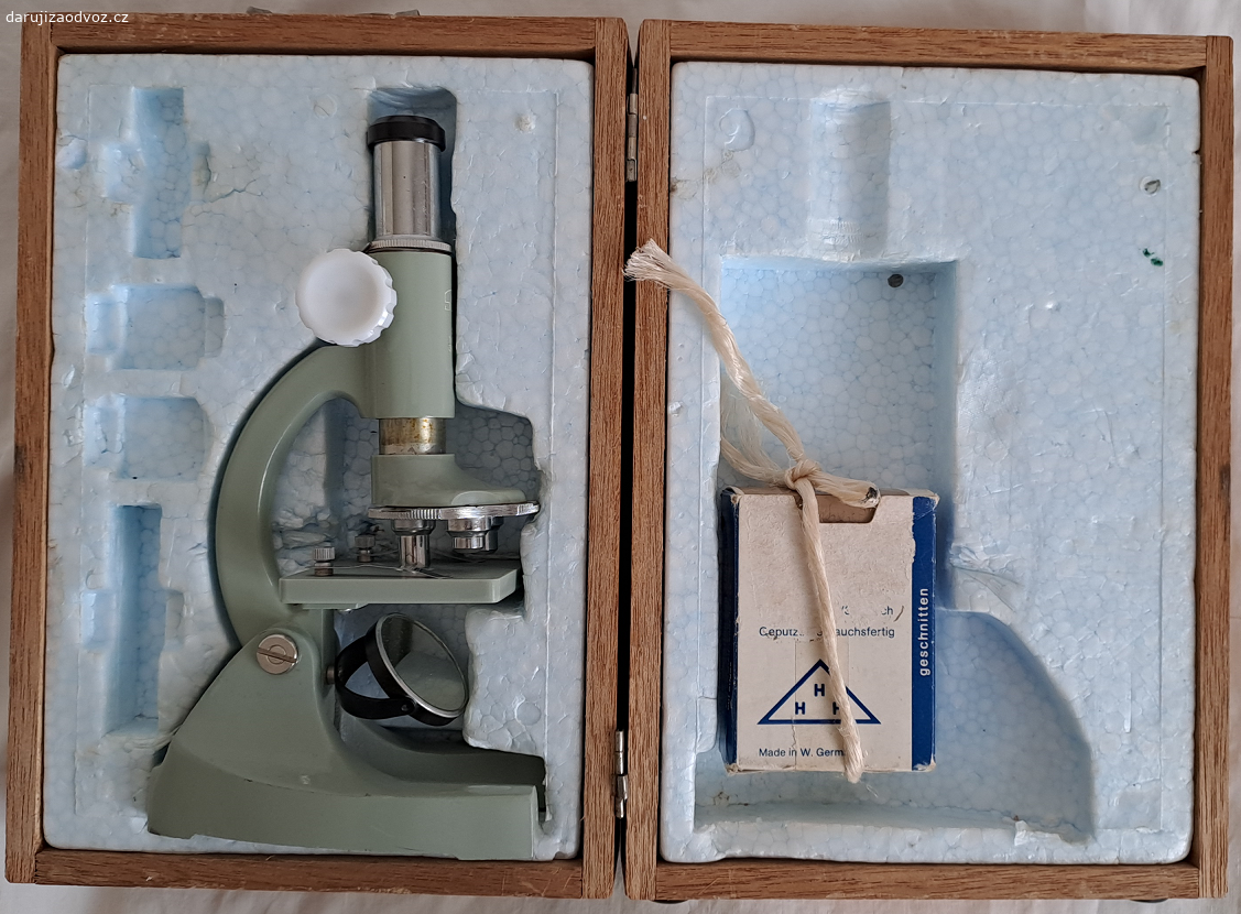Dětský mikroskop. Daruji dětský mikroskop značky SNS, starší ale funkční, zvětšení 50x, 100x, 300x, v dřevěné skříňce, ale bez původního příslušenství.