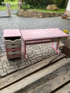 dětský psací stůl