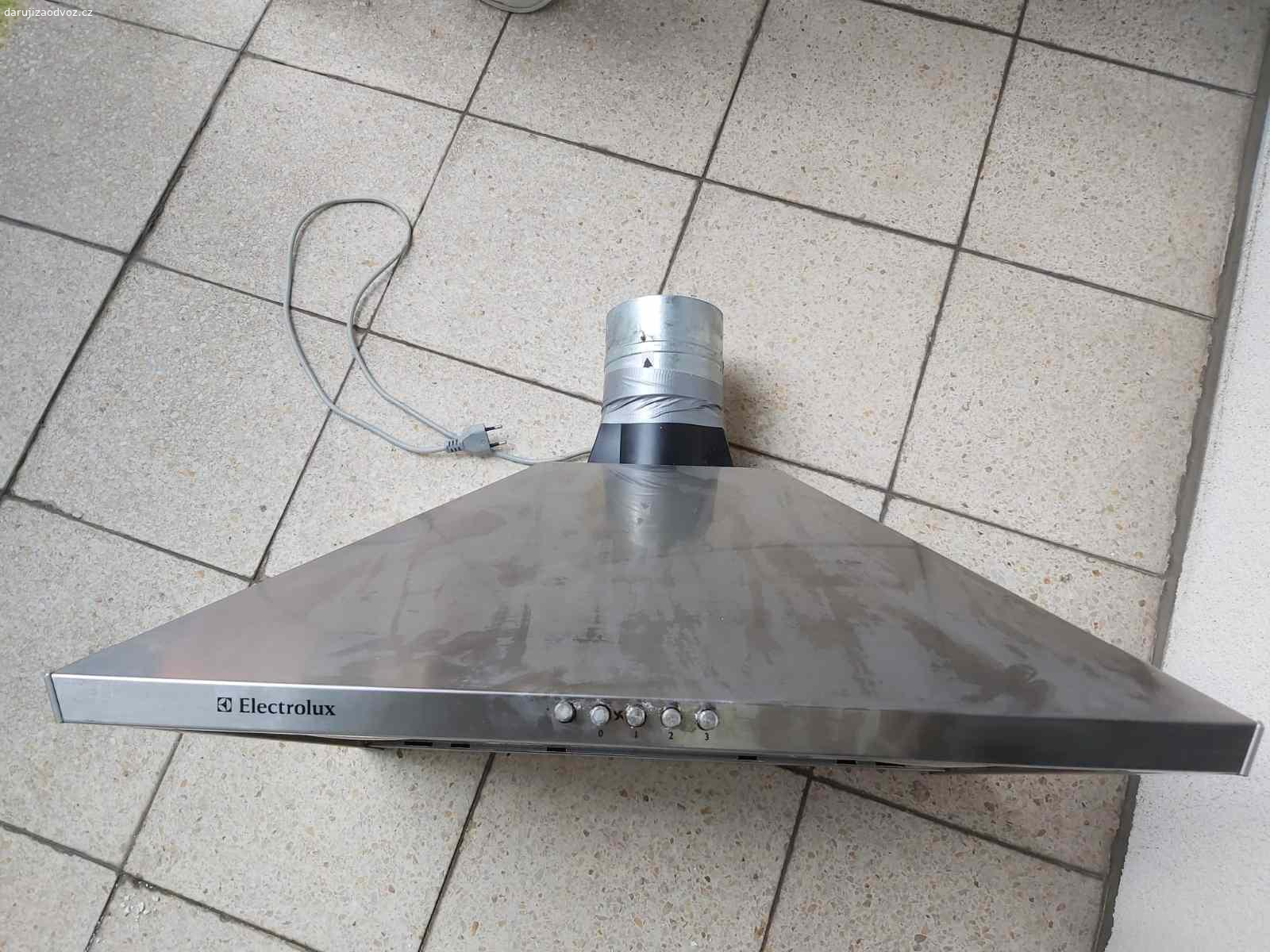 Digestoř Electrolux EFC650X. Šířka 60 cm, hloubka 52 cm. Včetně komínu a 2 ks filtrů. Pouze osobní odběr.