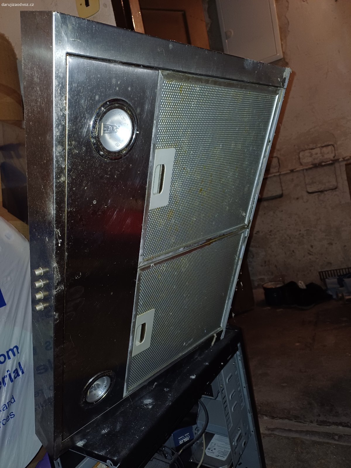 Digestoř Mora. Digestoř Mora OP 5727.0060
Když jsem ji odmontoval byla funkční, ale teď už je 3 roky ve sklepě.