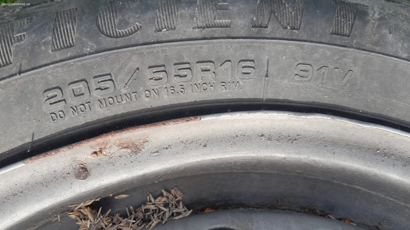 disky a pneu 205/55R16 91V. staré pneu s diskama  sundane před lety z Ford mondeo