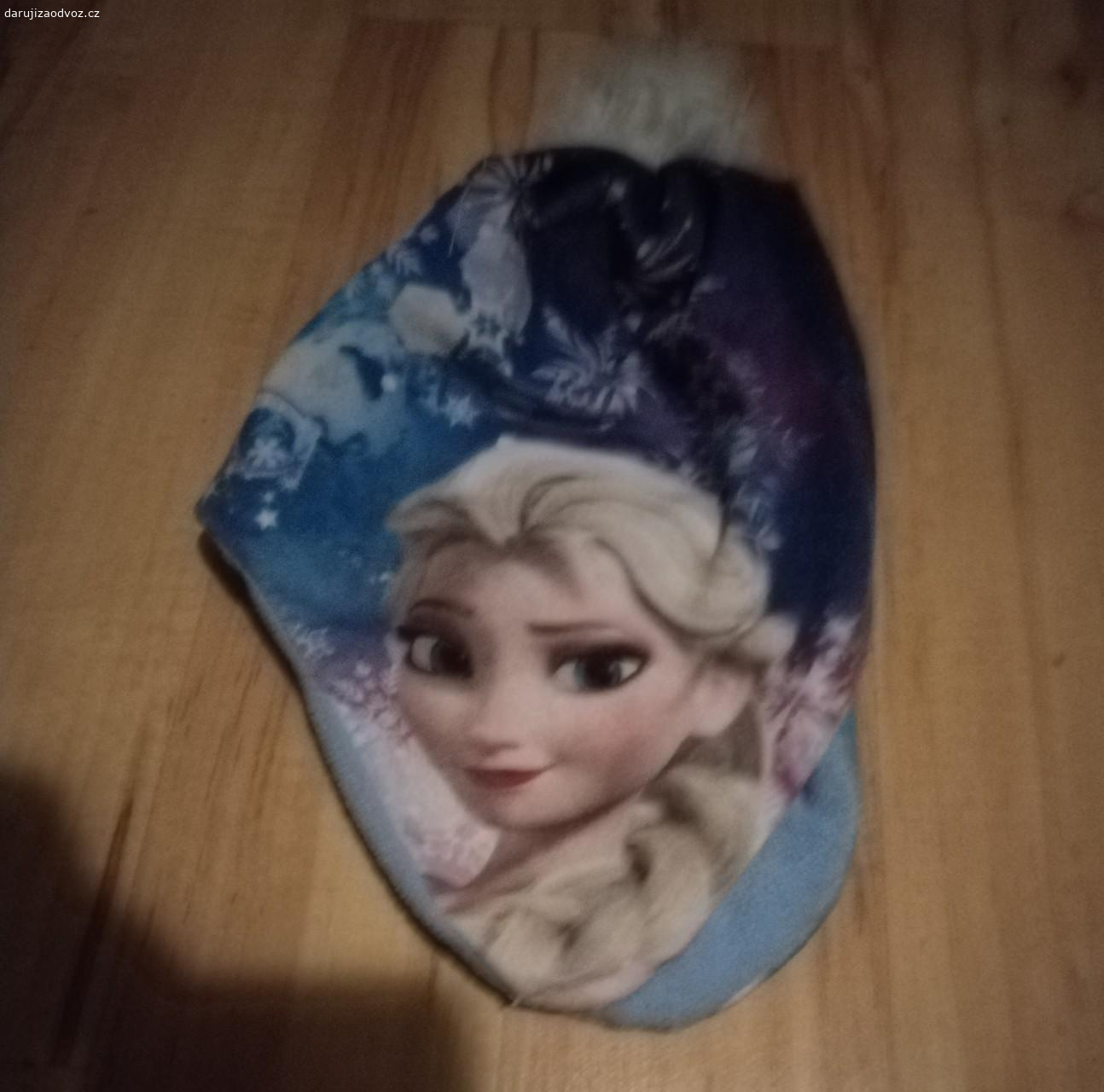 Dívčí čepice Frozen. 6Daruji čepici s Elsou, velikost cca 5-7 let, předám v Praze 10 Strašnice, nikam nenosím neposílám, uvítám rychlé jednání.