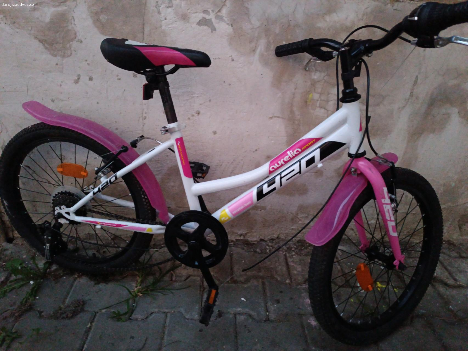 dívčí kolo na cca 10 let. strážena brzda a spadly řetěz jinak ok
