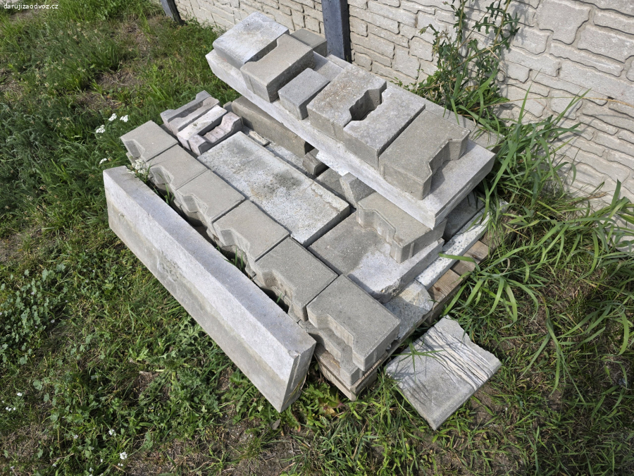 Dlažba k mání - zbytky