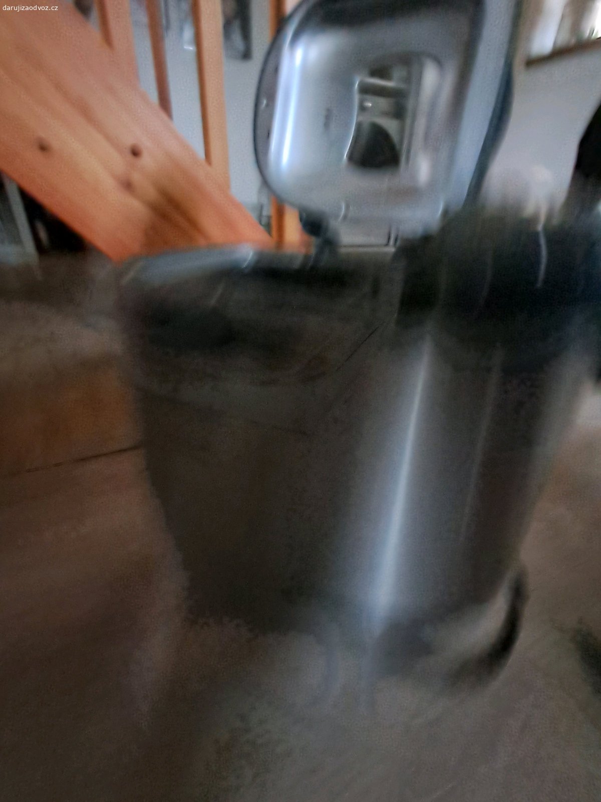 Domácí pekarna. Nabízím domácí pekárnu Sencor.Nevyužili jsme.Je jako nová.pouze vlastní odvoz.