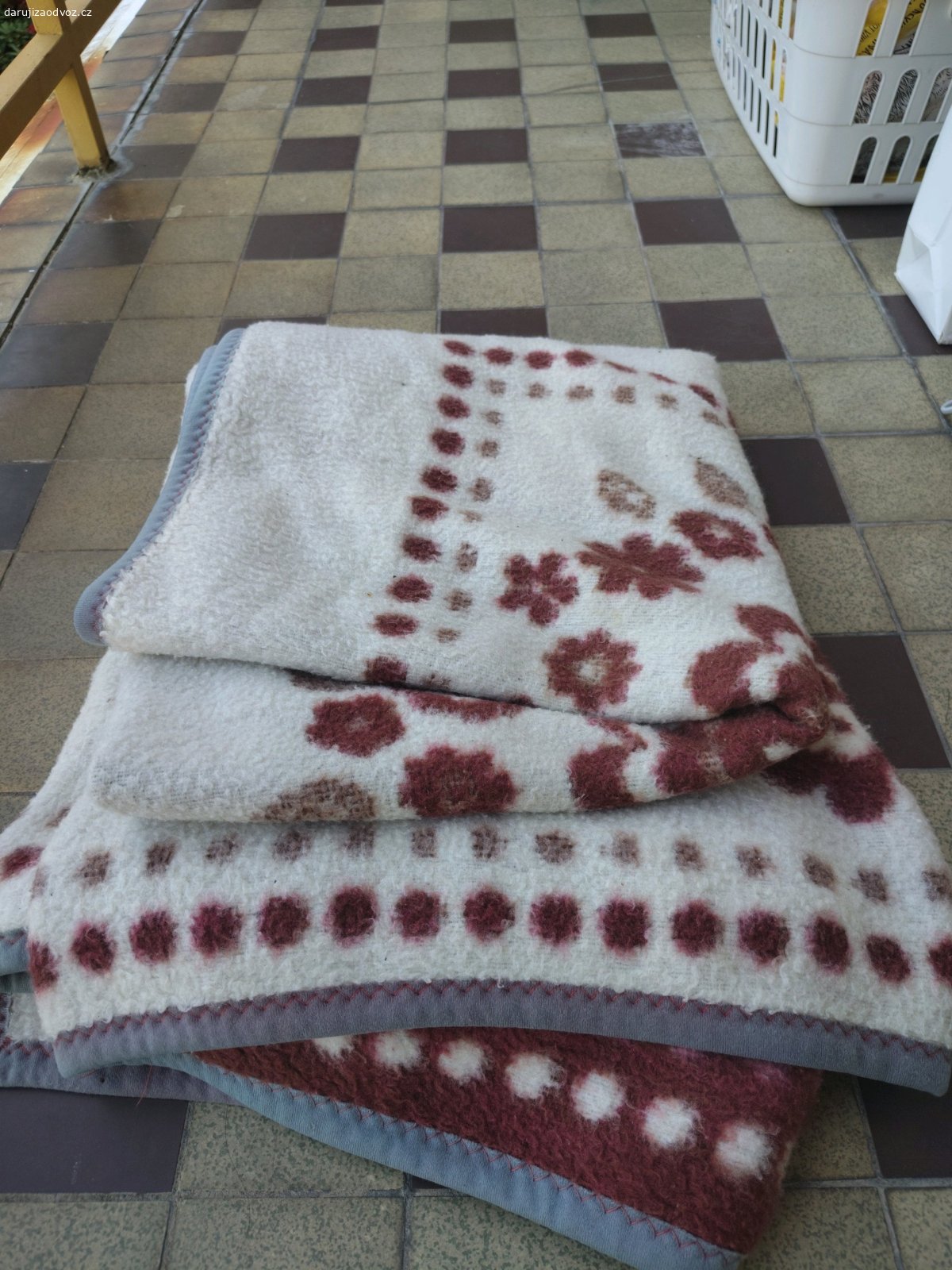 Domácí textil. Deky, ubrusy, atd