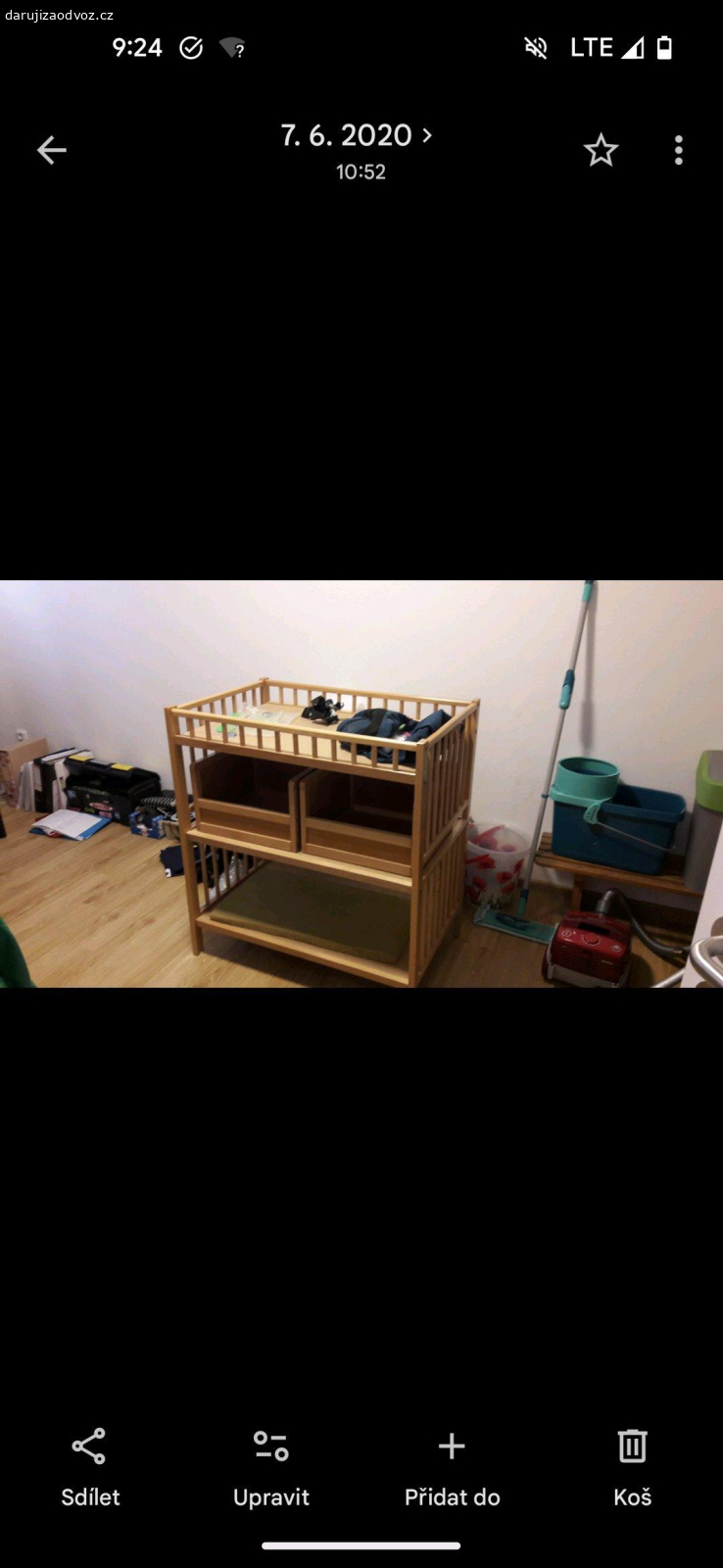 Drevena postylka a prebalovaci pult. Zcela v poradku, postylka 3 polohx, vcetne matrace. Osobni predani Hradec Kralove, Metuje.