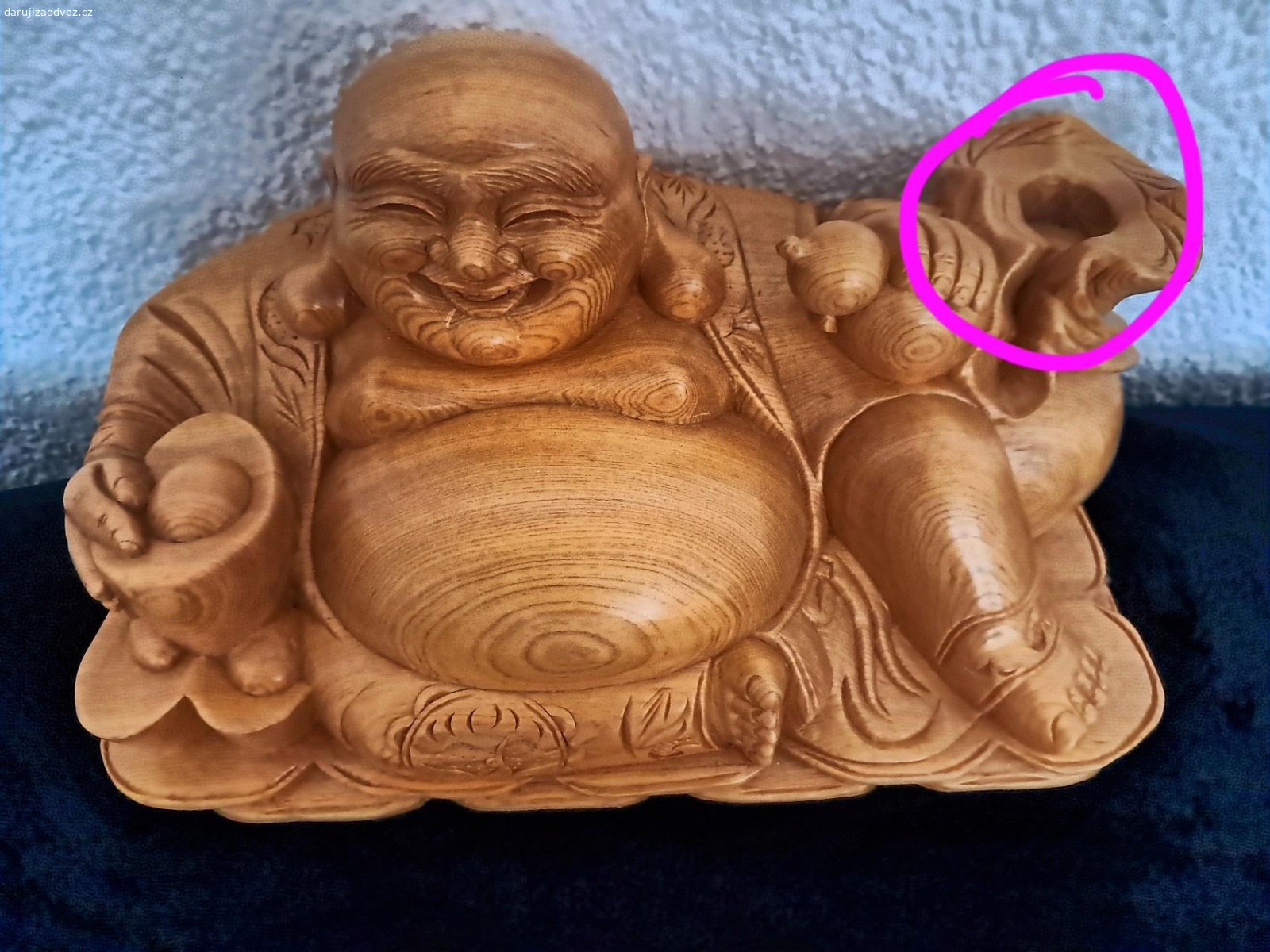 Dřevěná soška (svícen). Daruji dřevěnou sošku svícen. Neposílám, nepřivezu jen osobní převzetí.