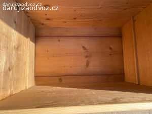 Dřevěná truhla. Daruji za odvoz starou truhlu, 86x56x72 cm. Spěchá. Nejrychlejší odvoz dostane přednost...