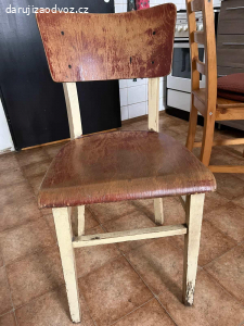 Dřevěná židle k renovaci
