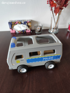 Dřevěné policejní auto