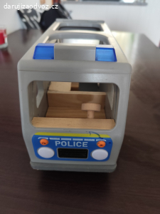 Dřevěné policejní auto