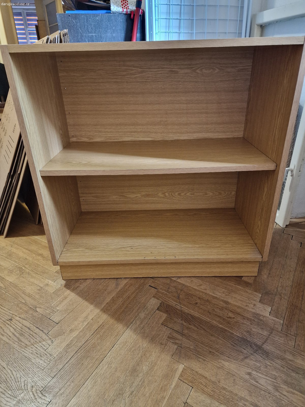 Dřěvěný regál. šířka 80 cm, hloubka 40 cm, výška 80 cm