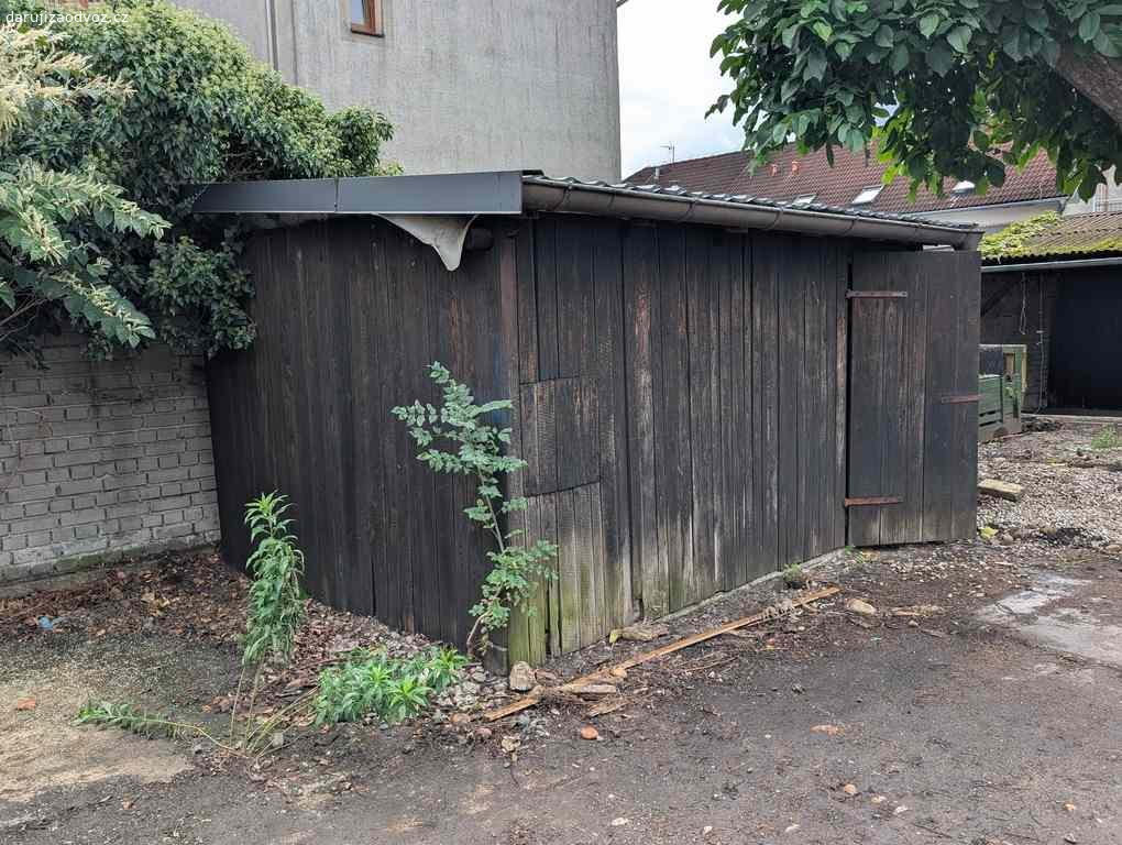 DŘEVO NA OTOP. Nabízím zdarma 2 kůlny k rozebrání a získání dřeva na otop.