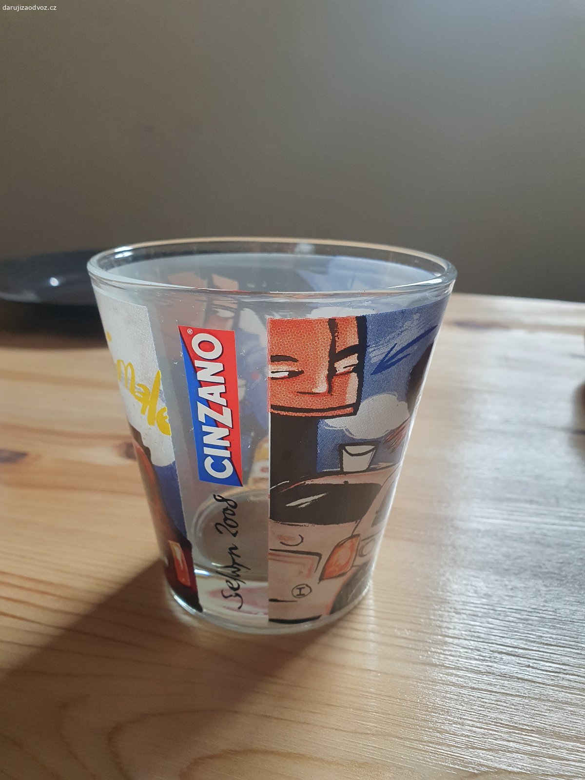 Drobnosti - kuchyně. Vyšší hrnky na kafe, malé skleněné na kafe, sklenička, sklenička cinzano malovaná