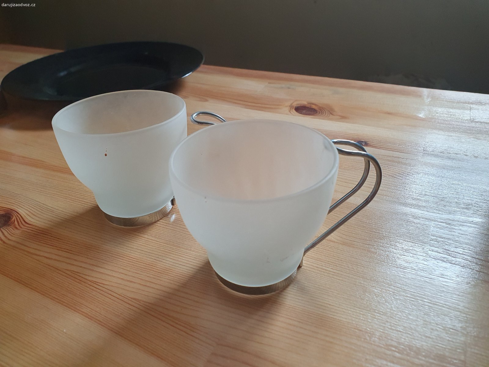 Drobnosti - kuchyně. Vyšší hrnky na kafe, malé skleněné na kafe, sklenička, sklenička cinzano malovaná