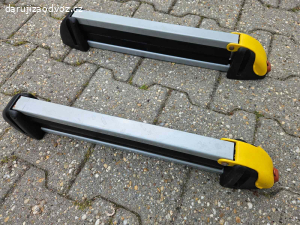 Držák lyží / snowboardů na střešní nosič