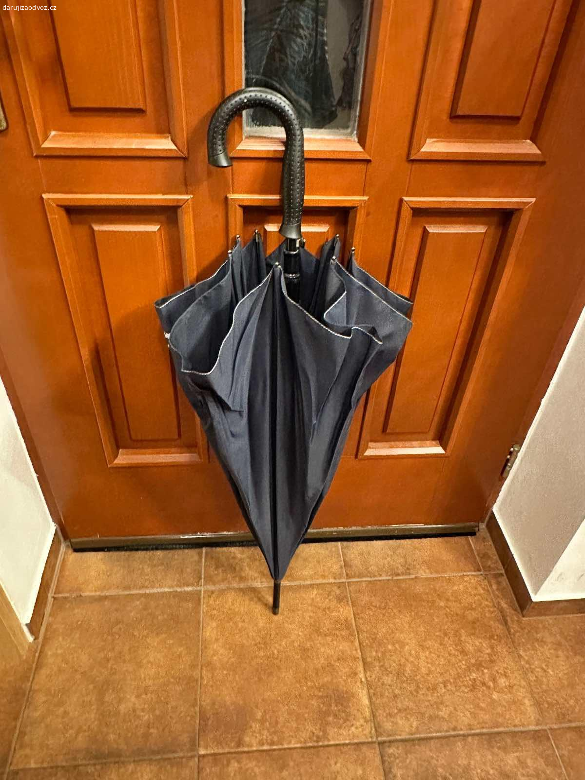 Dva destniky. Destnik Tom Taylor a Komercni banka

U Tom Taylor rukojeť trošku lepí (zastarání gumy). Jinak funkční.

Daruji prvnimu, kdo si pro ne prijede.

Osobni odber Mesice u Prahy (kousek za Letnanama).