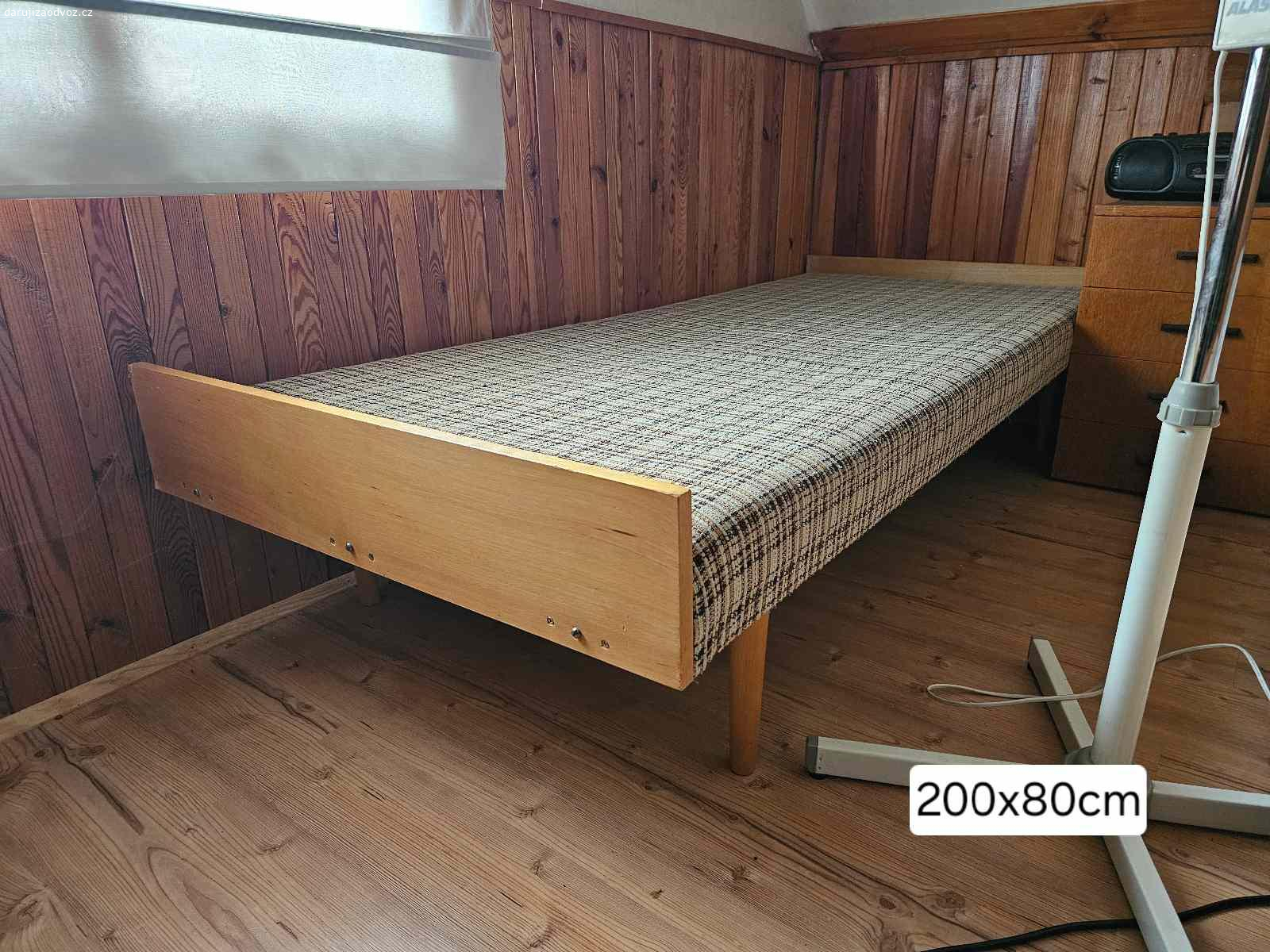 Dvě postele 80x200cm. Daruji za odvoz dvě postele.