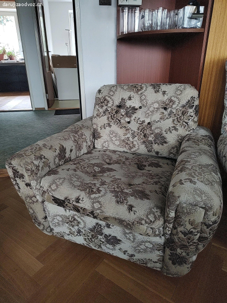 Dvě starší křesla