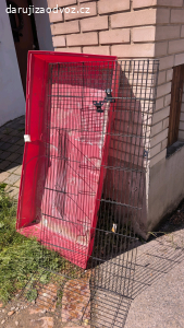 Dvě velké klece