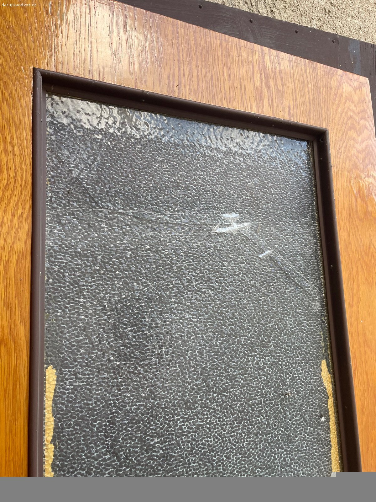 Interiérové RETRO dveře - 60 PRAVÉ - ZA ODVOZ!. Daruji interiérové RETRO dveře - 60 PRAVÉ - ZA ODVOZ! Šířka ve falci cca 62 cm, celková šířka cca 65 cm. Sklo je v horní části lehce prasklé. NUTNÝ vlastní odvoz a odnos. K vyzvednutí po předchozí domluvě u Zbečna na Rakovnicku (50 min od Prahy). Daruji další věci za ODVOZ viz. inzeráty!