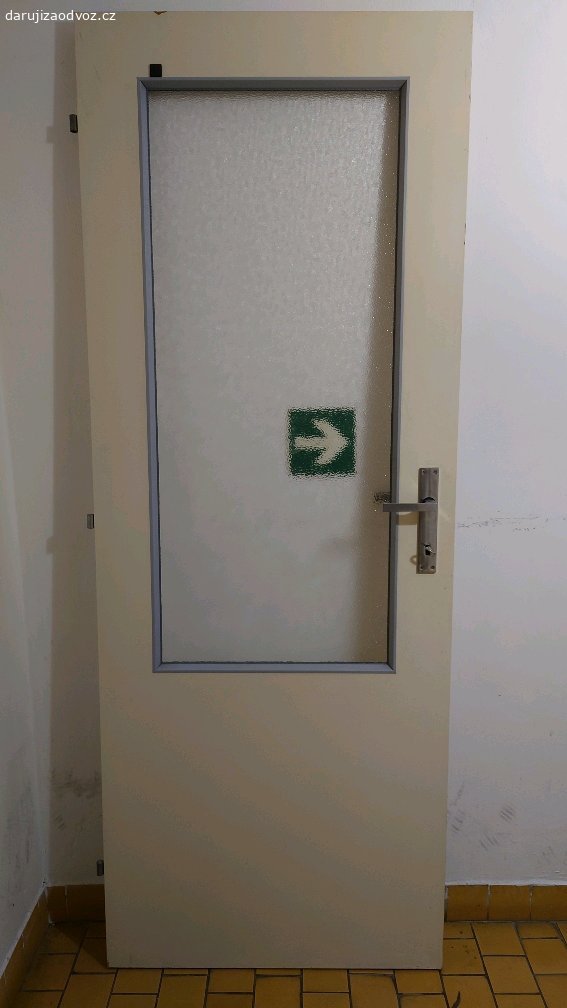Dveře levé interiér. proskl. š.75cm. Se zámkem i kováním. Zachovalé. Nemám pro ně využití. Váha 30kg odhadem. Šířka dveří je uvedena na straně při otevírání směrem k sobě.