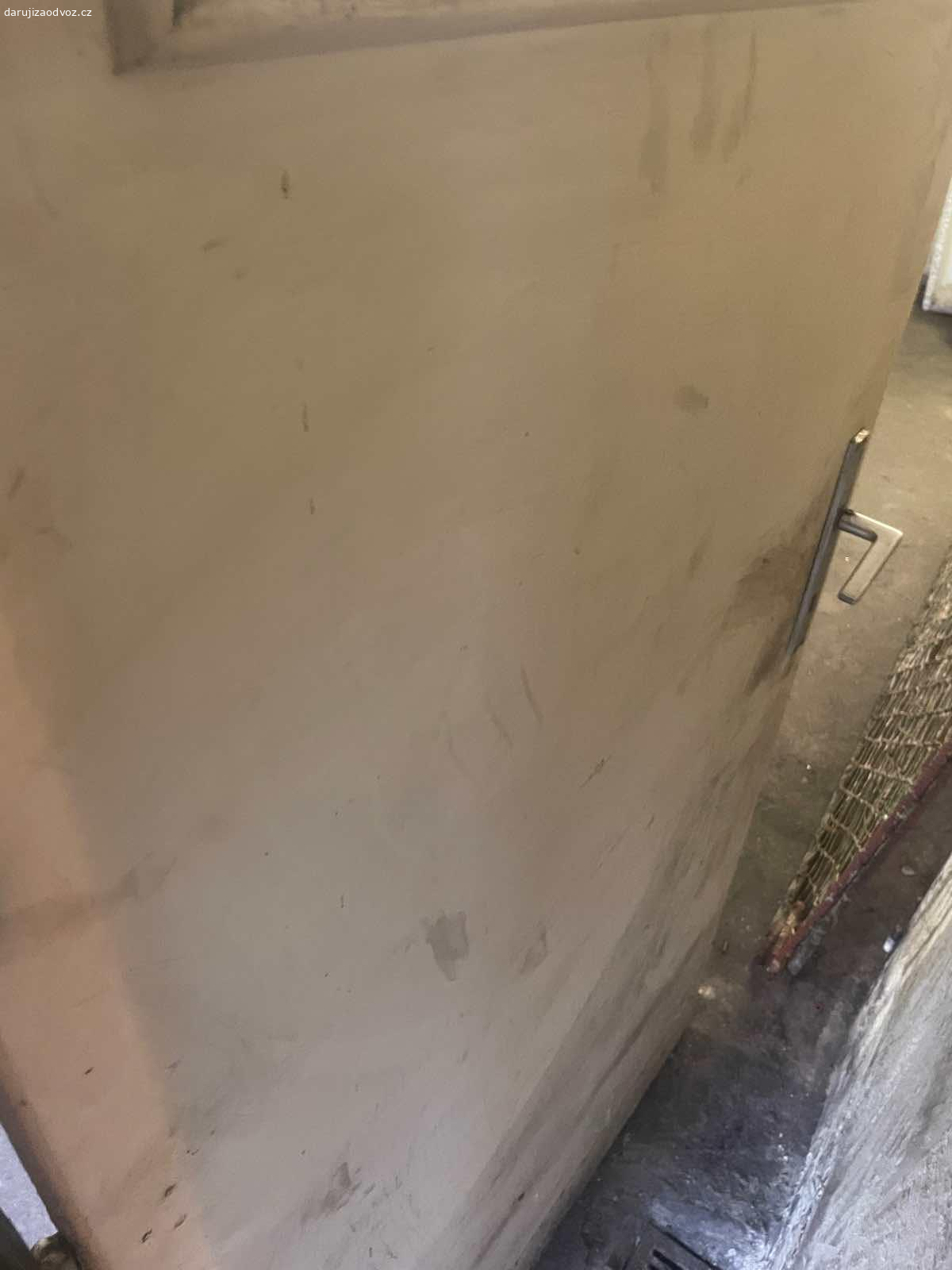 Interiérové dveře - ZA ODVOZ!. Daruji interiérové RETRO dveře - ZA ODVOZ! Sklo není nikde prasklé. NUTNÝ vlastní odvoz a odnos. K vyzvednutí po předchozí domluvě u Zbečna na Rakovnicku (50 min od Prahy). Daruji další věci za ODVOZ viz. inzeráty!