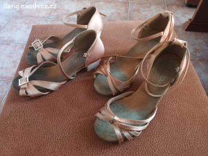 Dvoje dívčí taneční boty Botan