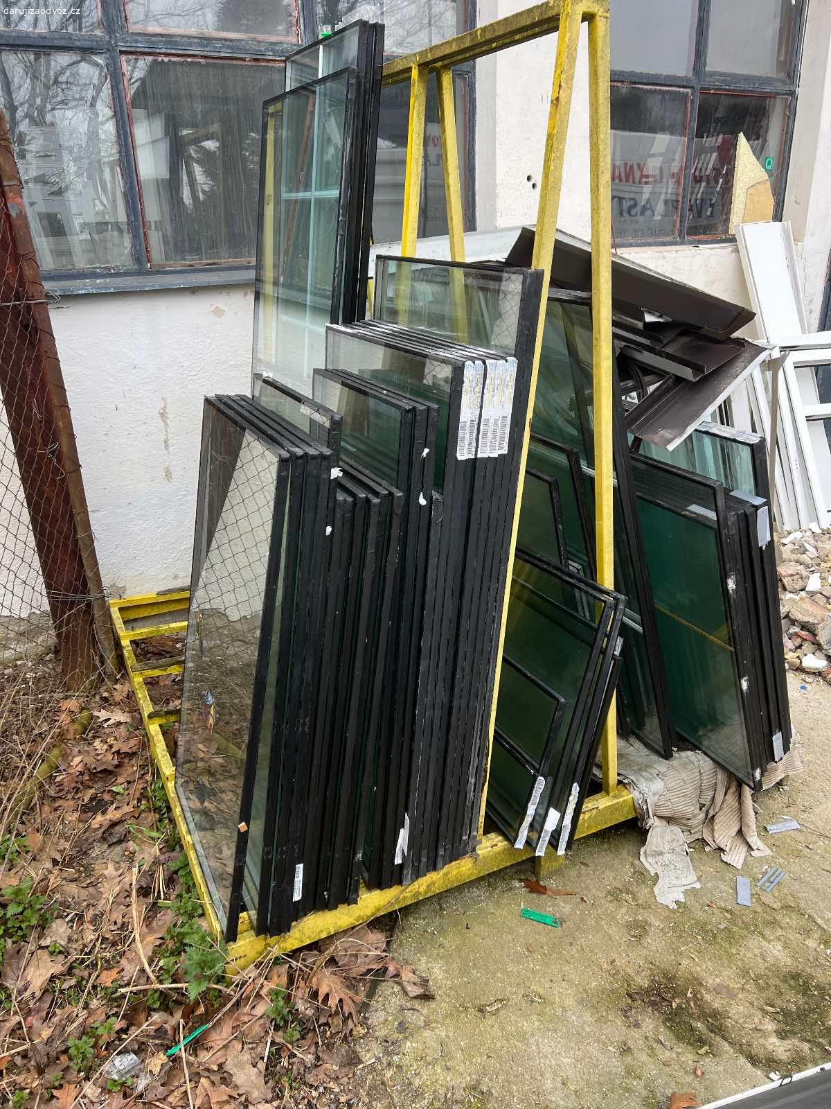Dvojskla Za odvoz. Daruji zdarma za odvoz spoustu rozměrů dvojskel
Ať už do oken, na výrobu skleníku, světlíku, verandy

Napište/zavolejte jaký rozměr a kolik kusů potřebujete a já se podívám jestli mám, nebo si můžete vybrat na místě. Skla jsou zdarma, ale nějaká ta naturálie za pomoc s naložením potěší, neni podmínkou.
Osobní odběr Ivančice firma Ivaplast.