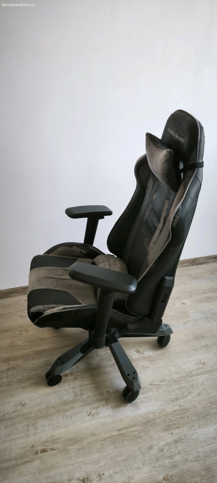 DXRacer King. daruji hodně používanou židly DXRacer King, stav dle přiloženého foto.