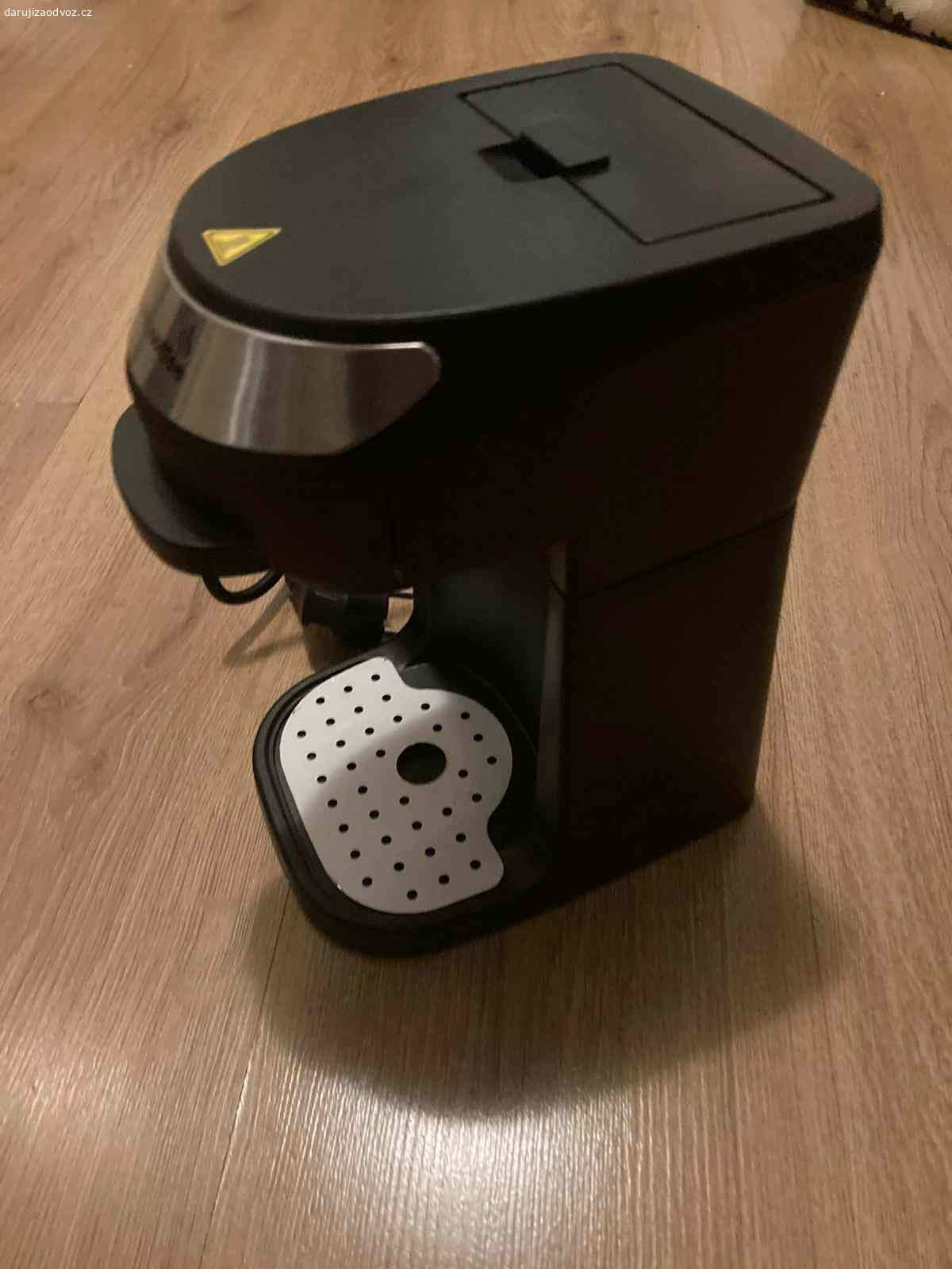 Elektrický kávovar. Daruji automatický kávovar na překapávané kafe, použitý cca 10x, funkční, ale nevyužiji

K vyzvednutí Nusle, ve všední dny večer od 18h dál / o víkendu po domluvě